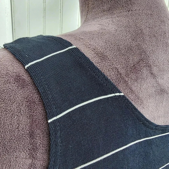 Chico's 1 Travelers Slinky Tank Top Black White Striped Knit Stretch Shirt Sz M - Picture 5 of 8